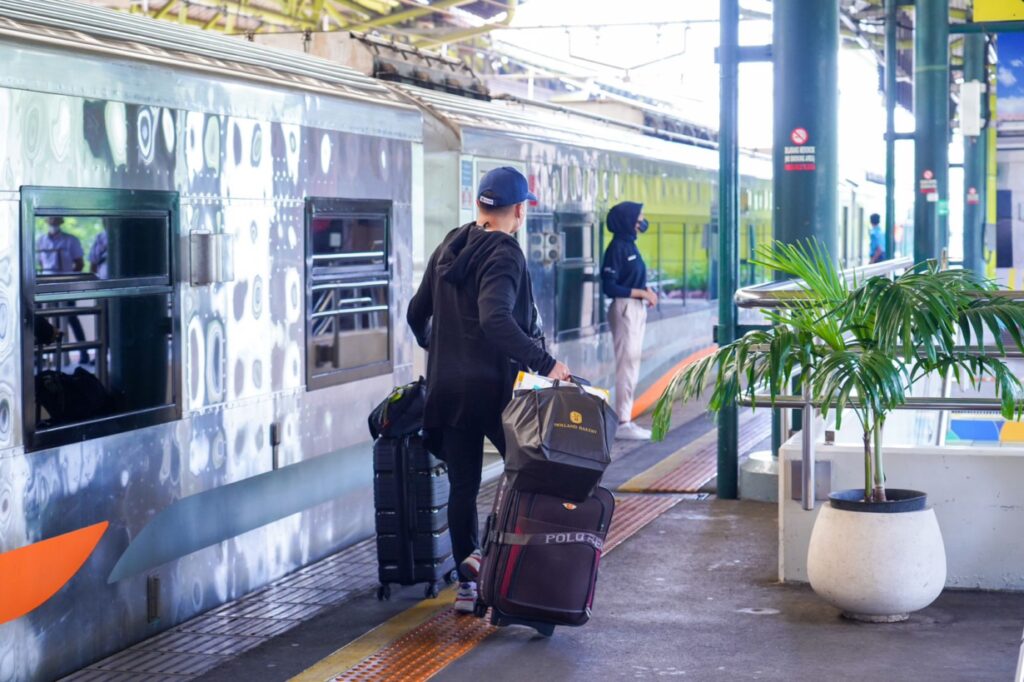 Kenaikan jumlah penumpang kereta api (KA) jarak jauh. | Dokumentasi  PT KAI