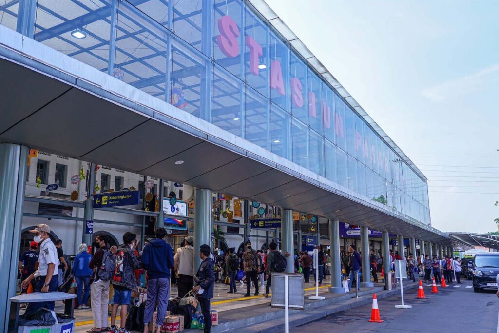 Penumpang kereta api di Stasiun Pasar Senen, Jakarta, | Dokumentasi KAI Daop 1 Jakarta