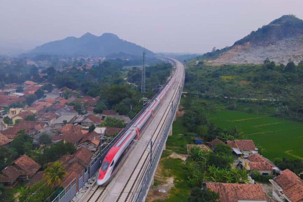 Kereta Cepat Jakarta-Bandung. | Foto: KCIC