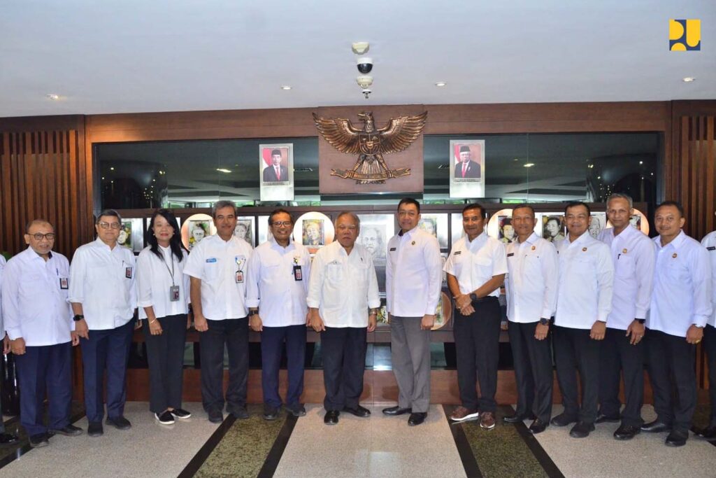 Menteri PUPR, Basuki Hadimuljono, menerima kunjungan peserta didik Kuliah Kerja Profesi Sespimti Polri Dikreg 32 Tahun 2023 di Kantor Kementerian PUPR, Jakarta, Senin (12/6/2023)