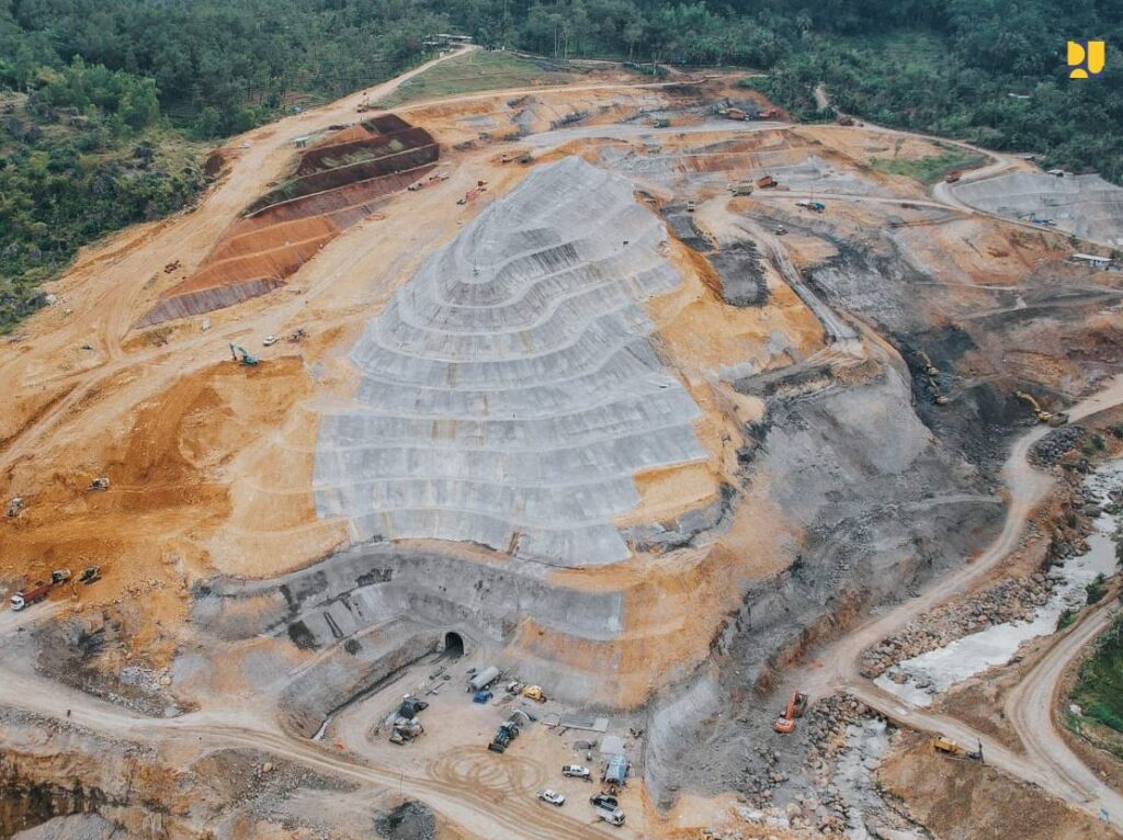 Bendungan Bagong Trenggalek (Sumber: Kementerian PUPR)
