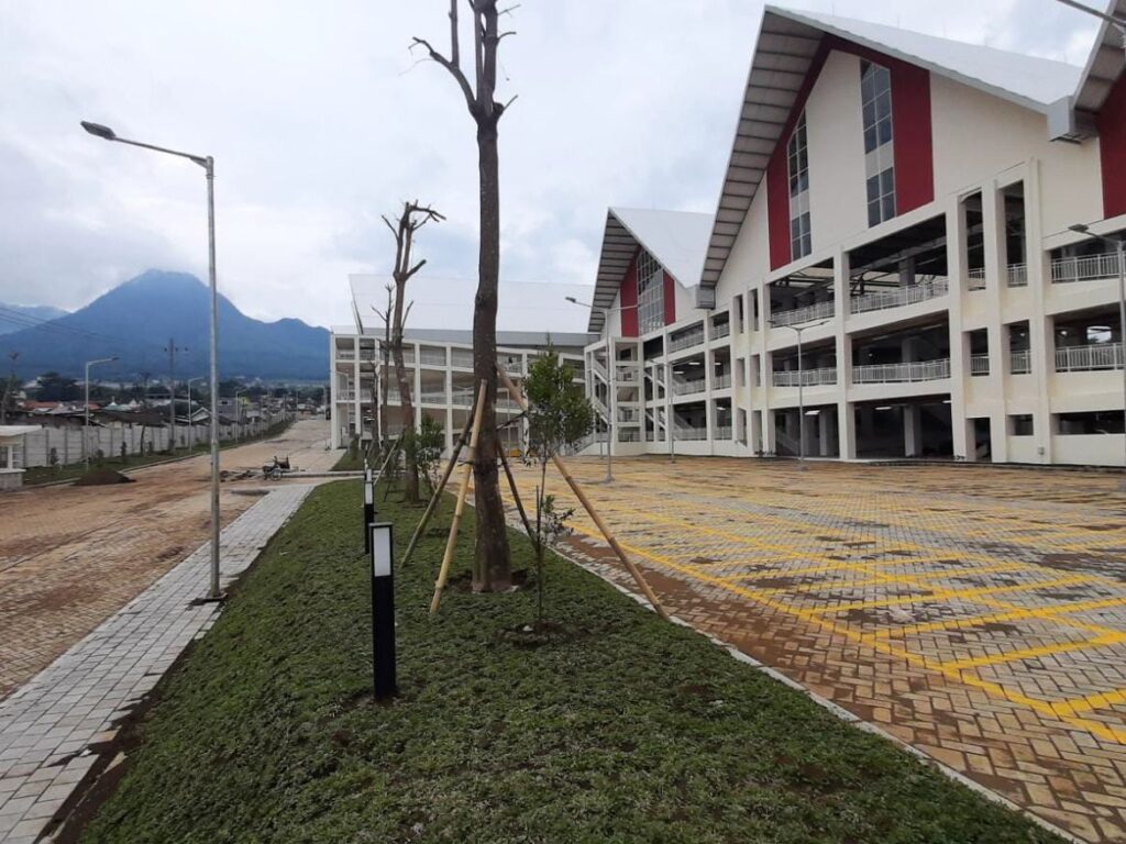 Pasar Induk Kota Batu di Provinsi Jawa Timur berkonsep Bangunan Gedung Hijau (Green Building). (Dokumentasi PUPR)