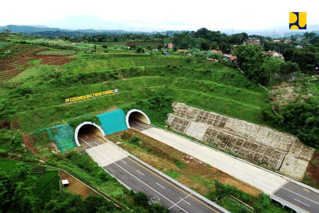Terowongan kembar di Jalan Tol Cisumdawu. | Dok. Kementerian PUPR