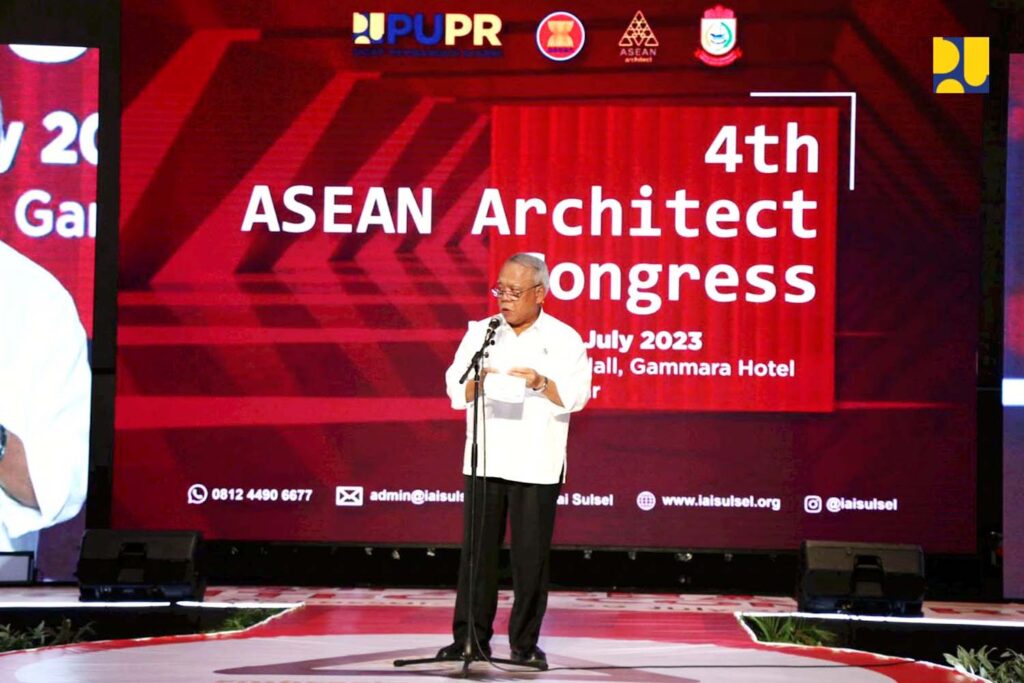 Menteri PUPR Basuki Hadimuljono dalam Kongres IV Arsitek ASEAN. | Dok. Kementerian PUPR
