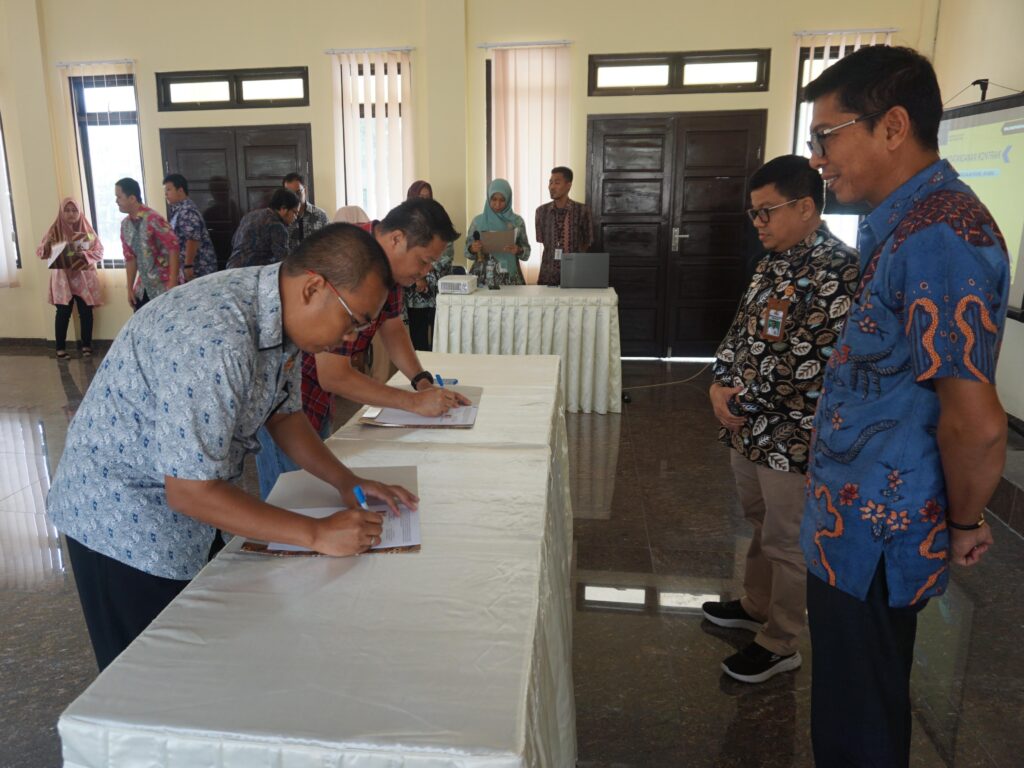 Penandatanganan Paket Inpres Jalan Daerah BPJN Babel. | Dok. BPJN Babel