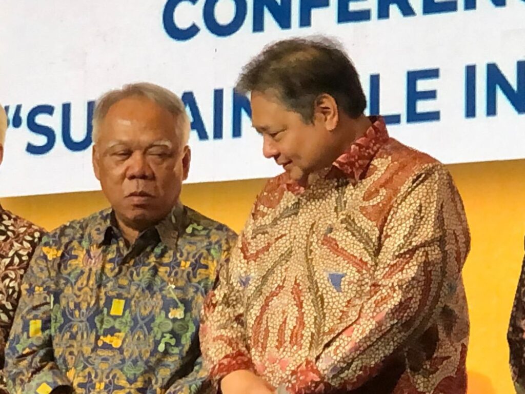 Menteri PUPR Basuki Hadimuljono dan Menko Perekonomian Airlangga Hartarto.