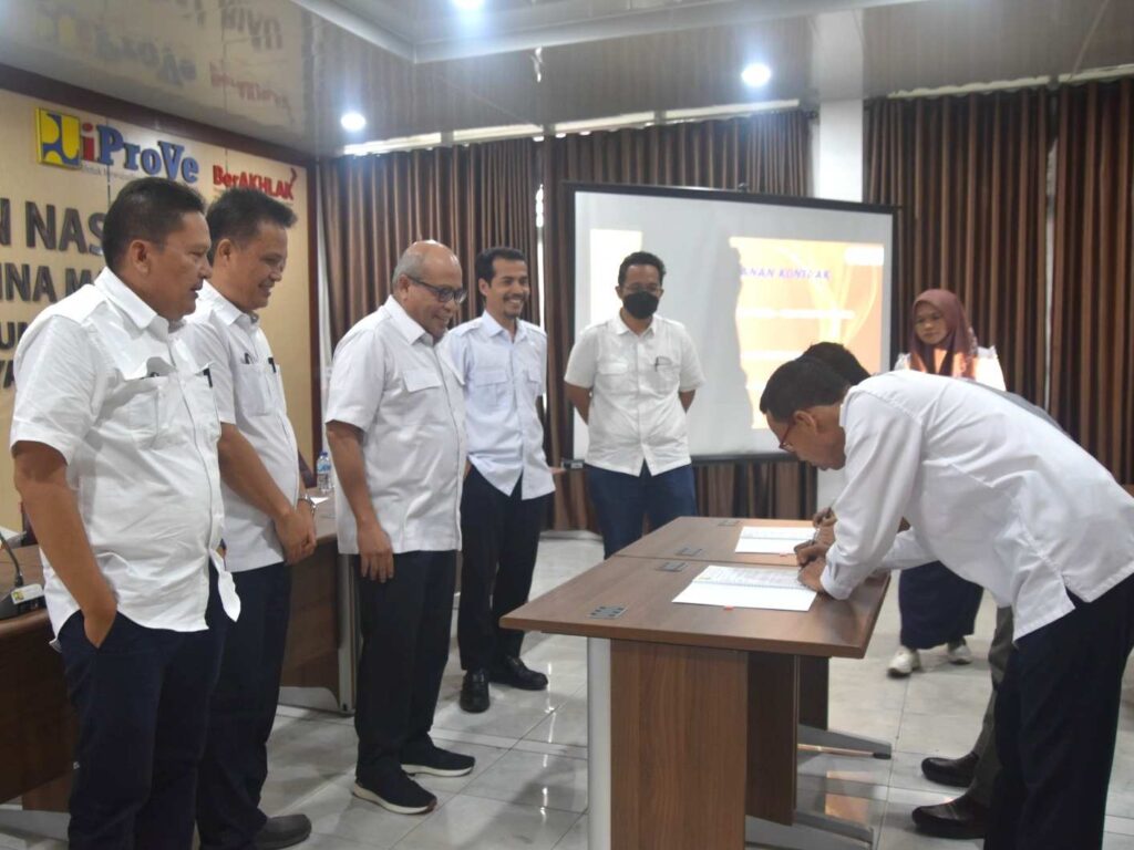 Penandatanganan Paket Inpres Jalan Daerah (IJD) BPJN Riau. | Dok. BPJN Riau