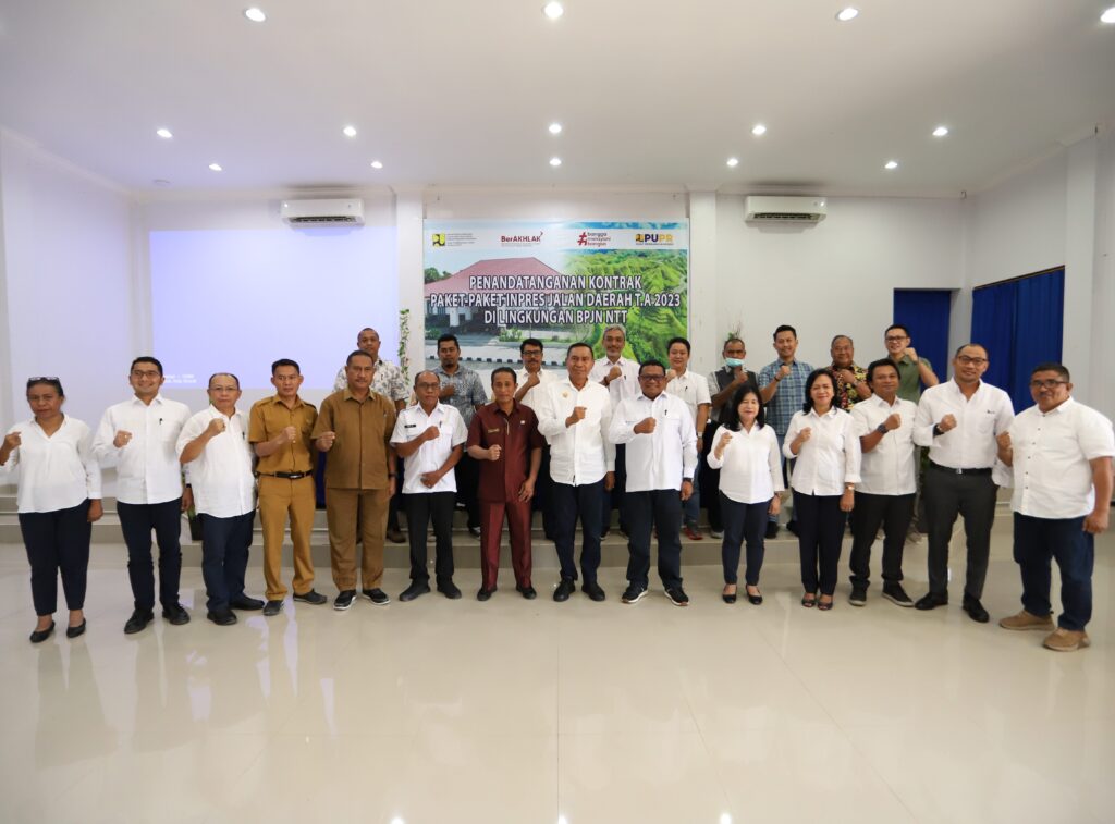 Penandatanganan Proyek Jalan Daerah di NTT. | Dok. BPJN NTT