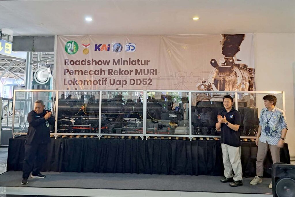Pameran Lokomotif Terbesar di Stasiun Surabaya Gubeng. | Dok. PT KAI