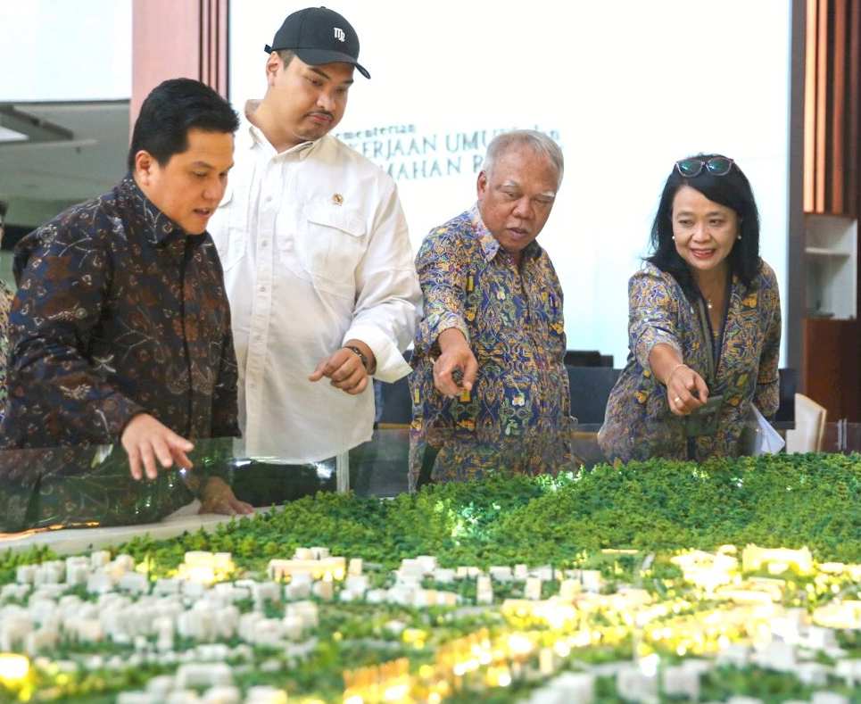 Menteri PUPR Basuki Hadimuljono bersama Menpora Dito Ariotedjo dan Menteri BUMN erick Thohir.| Dok. Kementerian PUPR