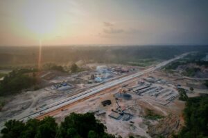 Pembangunan konstruksi ruas Jalan Tol Padang-Sicincin. | Dok. Hutama Karya