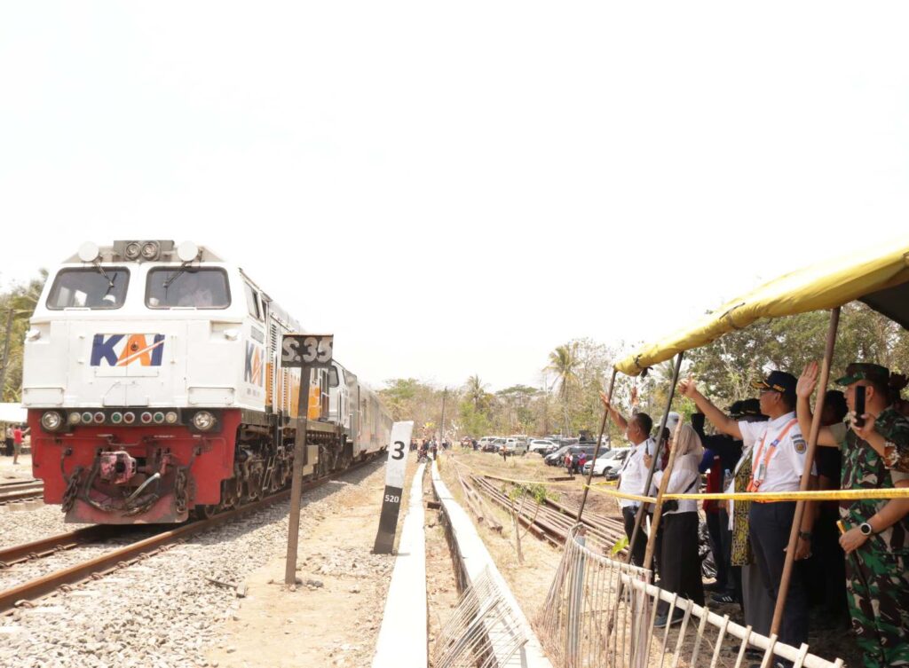 Perjalanan Kereta Api berangsur normal seusai anjloknya Argo Semeru. | Dok. KAI