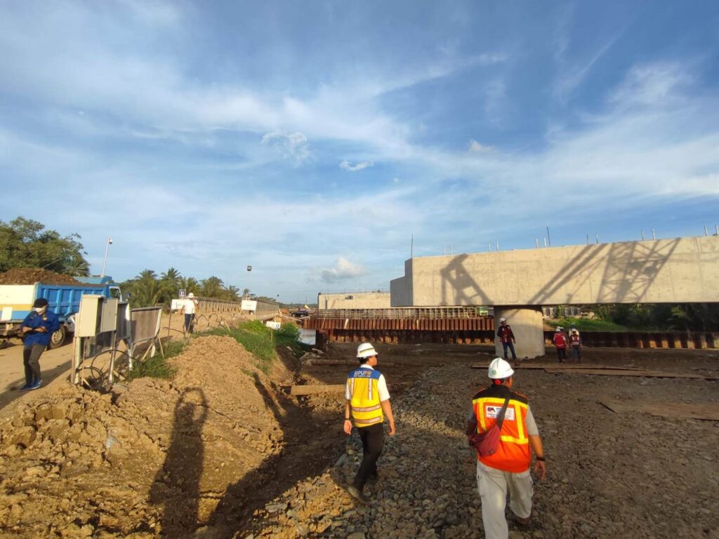 Pembangunan Jembatan Ciliman pada Tol Serang-Panimbang Seksi III | Majalah Lintas/Roy Afriansyah