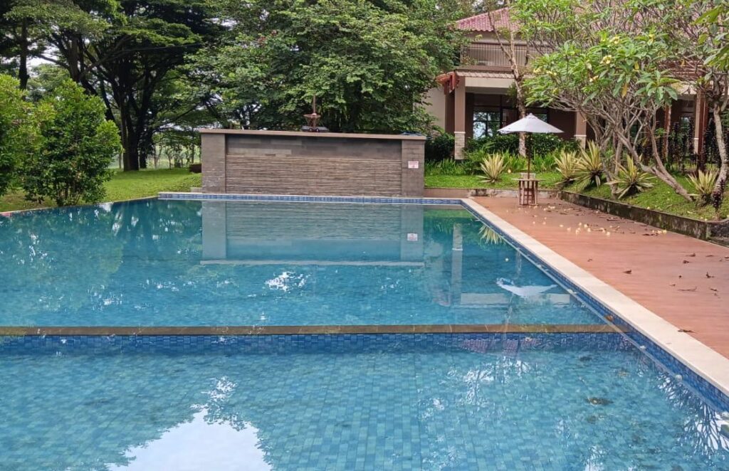 Fasilitas kolam renang di Bendungan Sukamahi. | Majalah Lintas/Edwan Ruriansyah
