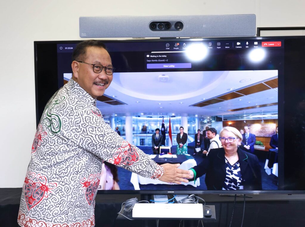 Kepala Otorita IKN Bambang Susantono dan Kepala Otorita Ibu Kota Canberra Australia Sally Barnes. | Dok. IKN