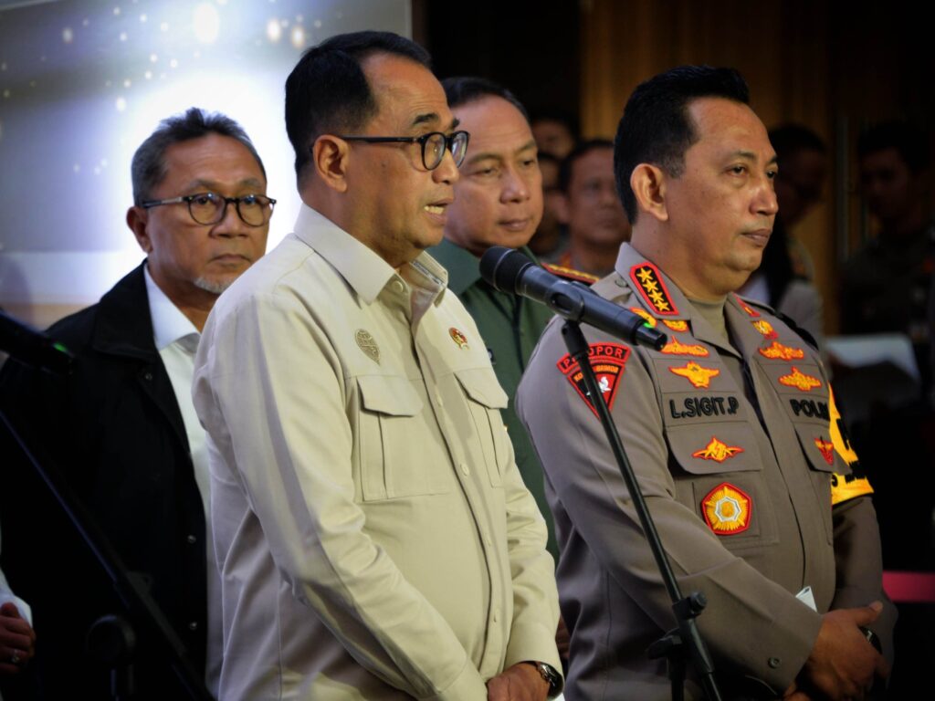 Menhub Budi Karya Sumadi bersama Kapolri Jenderal Listyo Sigit Prabowo. | Dok. Kemenhub