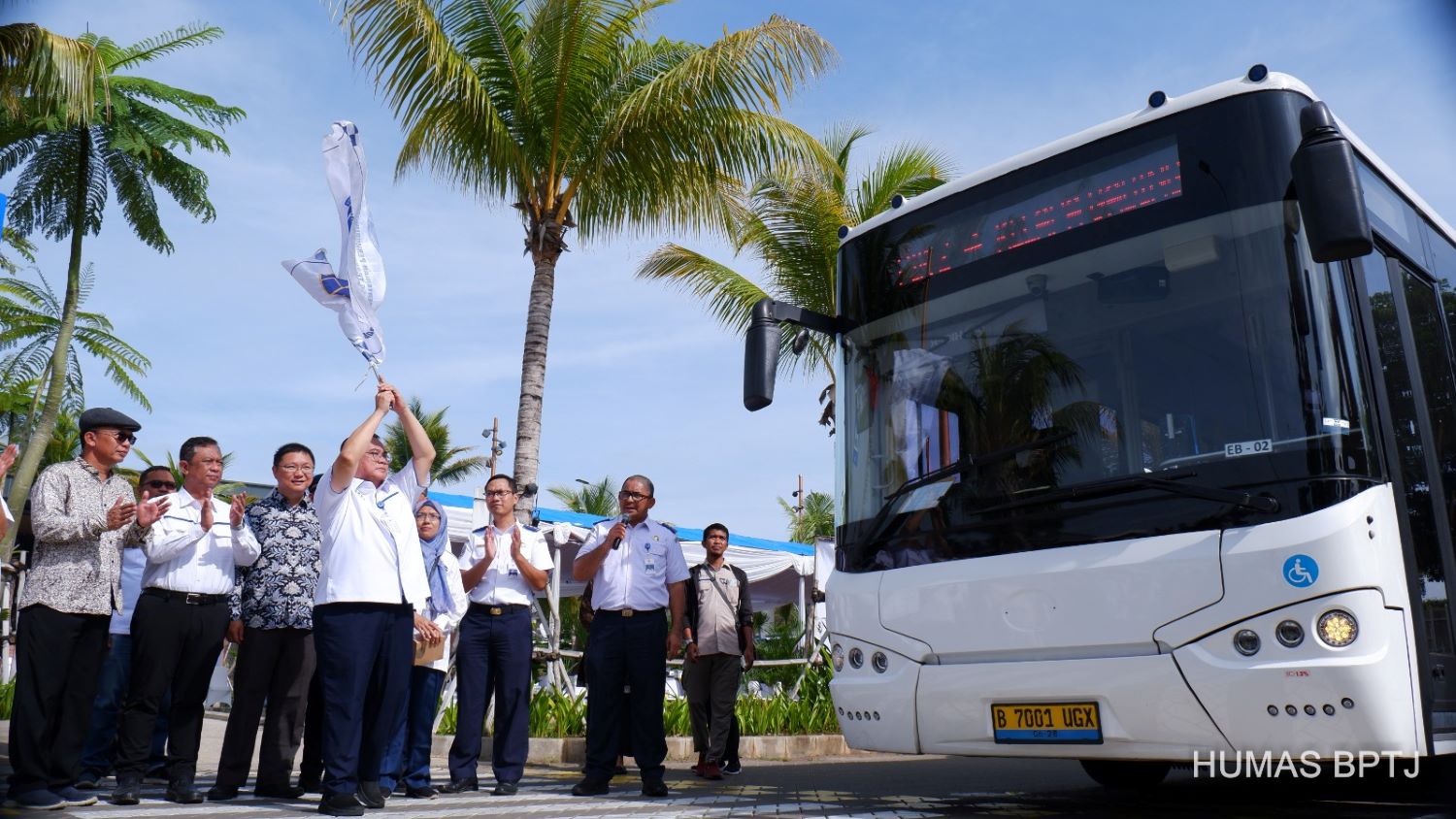 bus listrik 3