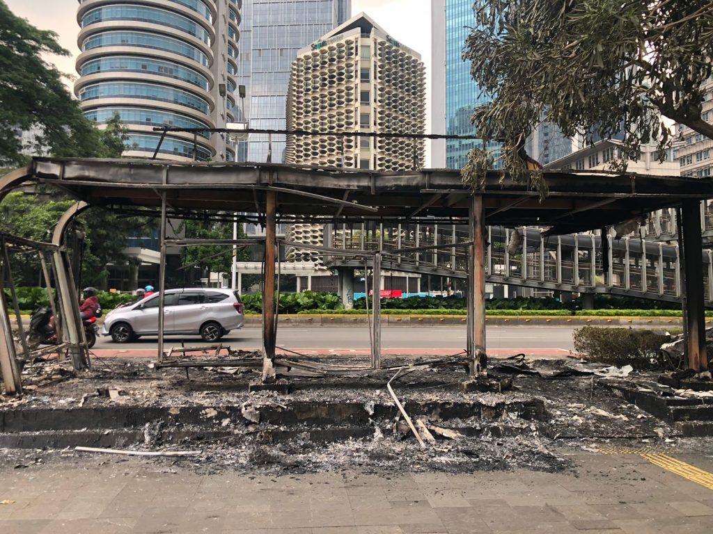 Halte Non BRT Gelora Bung Karno 1. Lintas/Rochimawati.
