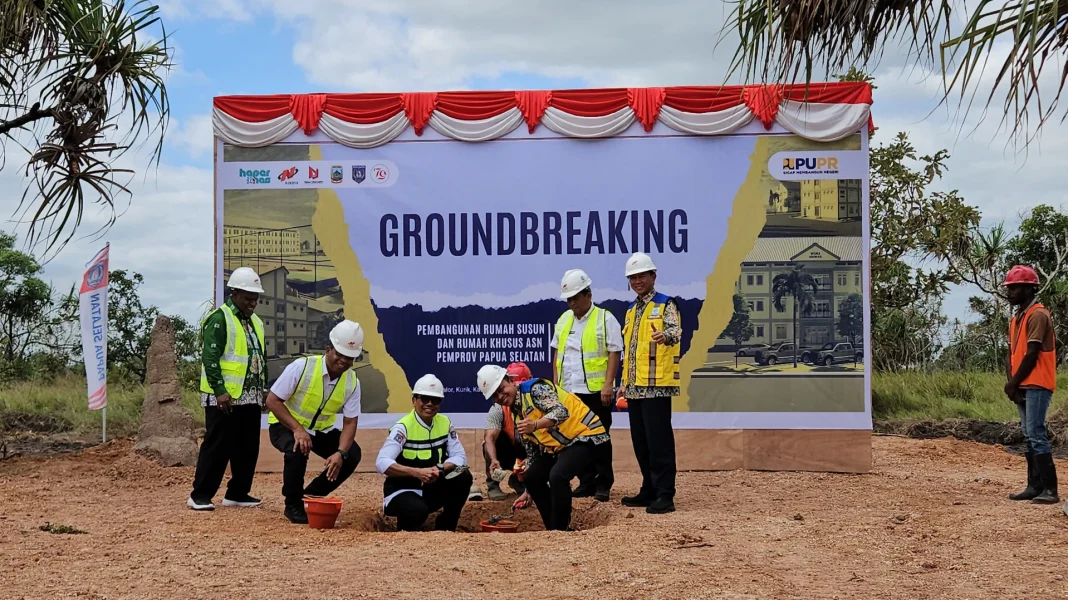 Dirjen Perumahan Iwan Suprijanto melakukan GroundBreaking di Papua Selatan dan Papua Tengah | Dok. Kementerian PUPR