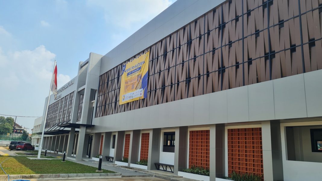 Tampak depan gedung STT PU Jakarta. Dok. Lintas/M. Alif Syahdila R