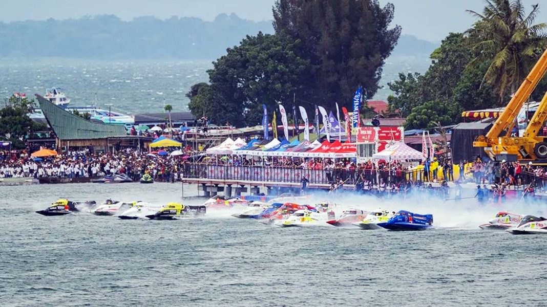 Peserta lomba balap jetsky di Kejuaraan Dunia  F1H2O Power Boat di Danau Toba, 26 Februari 2023. | Dok. BBPJN Sumut/Brawijaya