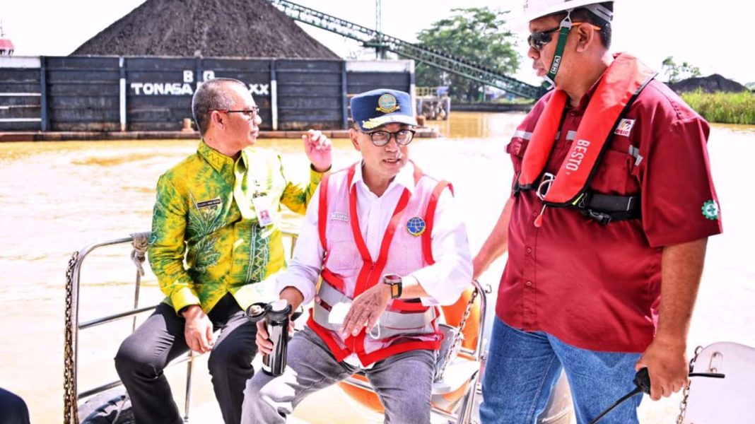 Menteri Perhubungan Budi Karya Sumadi (tengah). | Dok. Kemenhub