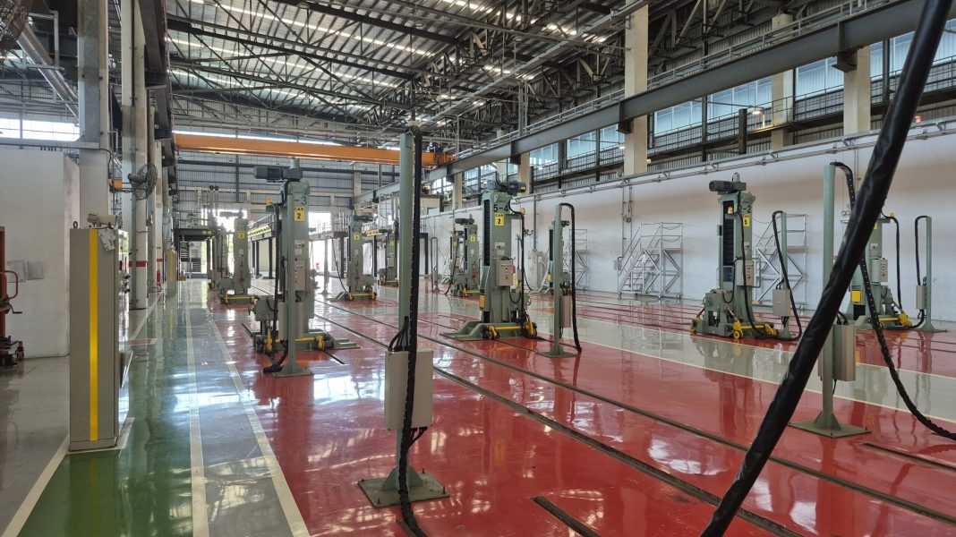 Area pemeliharaan atau penyimpanan kereta MRT, yang dilengkapi dengan Multiple Lifting Jacks. Dok: LINTAS/M. Alif Syahdila R