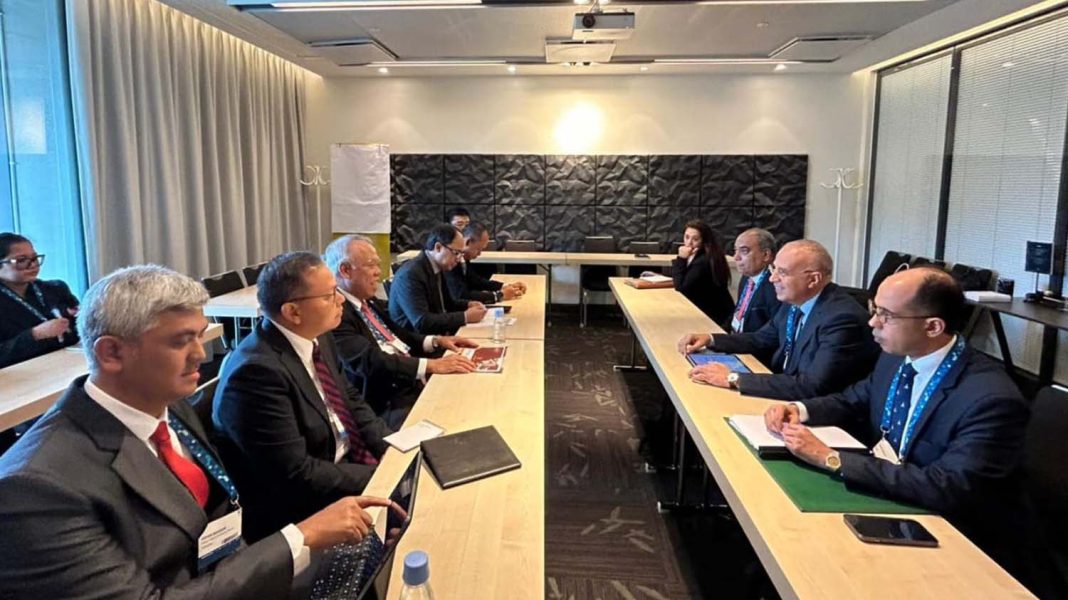 Menteri PUPR Basuki Hadimuljono saat melakukan pertemuan bilateral dengan Menteri Sumber Daya Air (SDA) dan Irigasi Mesir yang juga Presiden dari Dewan Menteri SDA di Benua Afrika periode 2023-
2025 Hani Sewilam, Senin (21/8/2023). | Dok. KemenPUPR