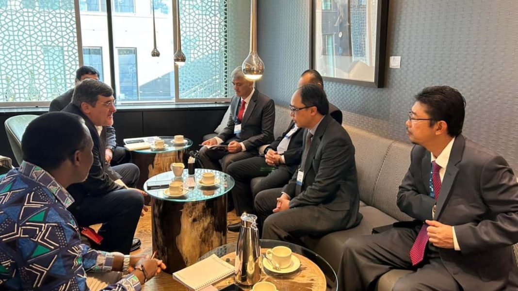 Staf Ahli Menteri PUPR Bidang Teknologi, Industri, dan Lingkungan sekaligus Juru Bicara Kementerian PUPR Endra S. Atmawidjaja saat melakukan pertemuan bilateral dengan perwakilan UN-Habitat di Stockholm, Swedia,  Senin (21/8/2023).  | Dok. KemenPUPR