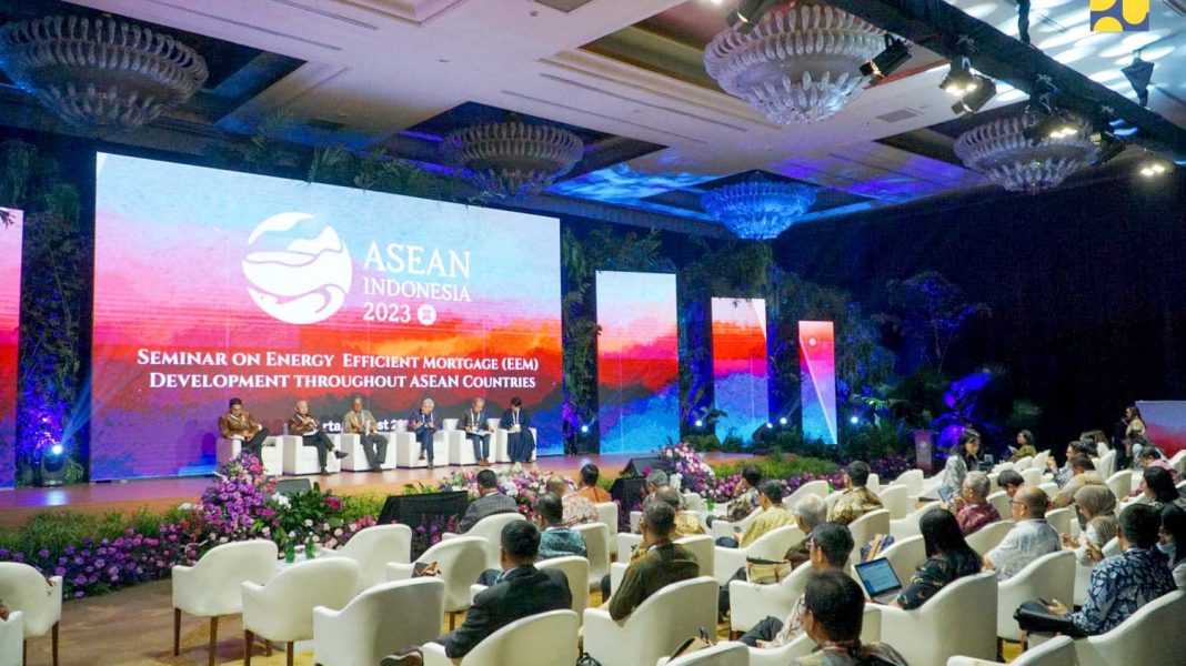 Side Event ASEAN Chairmanship: Seminar on Energy Efficient Mortgage Development Throughout ASEAN Countries di Hotel Mulia, Jakarta, Selasa (22/8/2023). | Dok. KemenPUPR