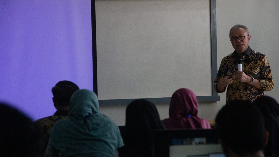 Ketua STT Pekerjaan Umum Arie Setiadi Moerwanto saat memberikan materi. | Foto : M. Alif Syahdila R