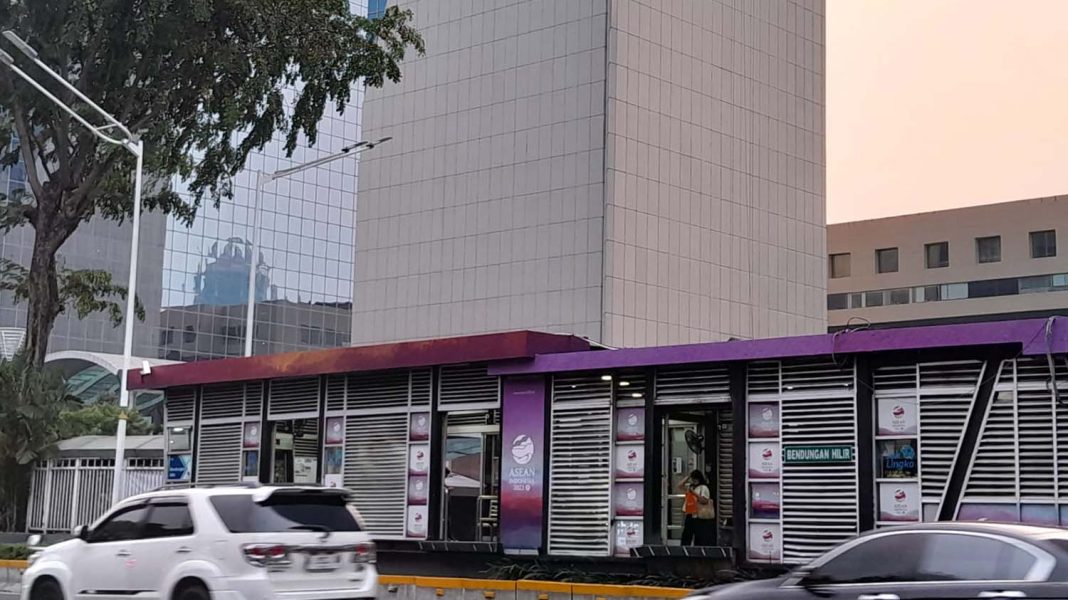 Halte Benhil ini merupakan salah satu yang akan segera direvitalisasi. Foto diambil Sabtu (30/9/2023). | Lintas/Agustinus Mendröfa