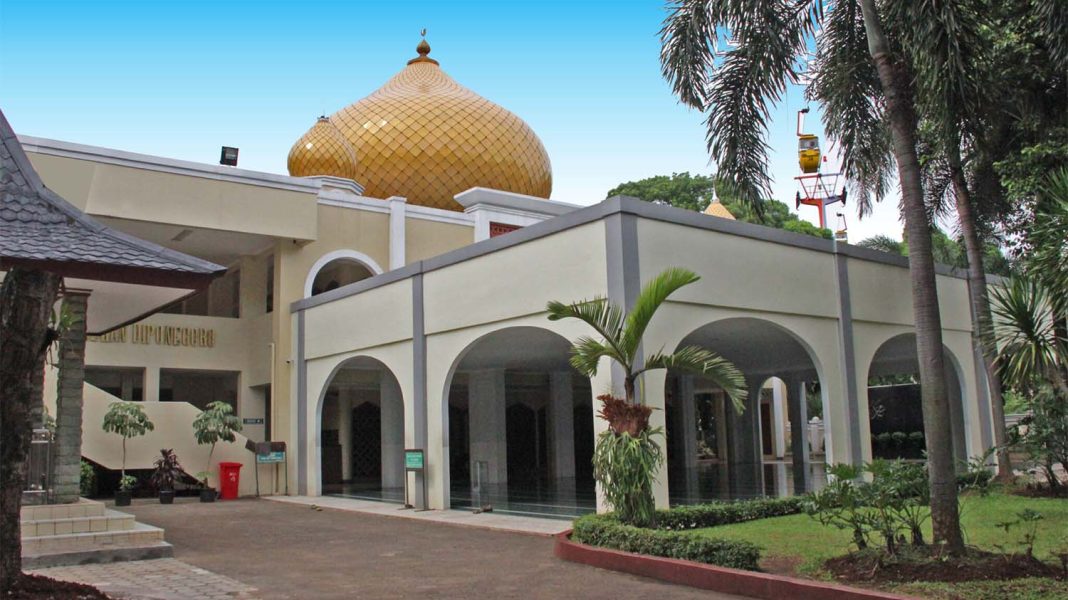 30092023-Masjid-Pangeran-Diponegoro-di-Kompleks-TMII