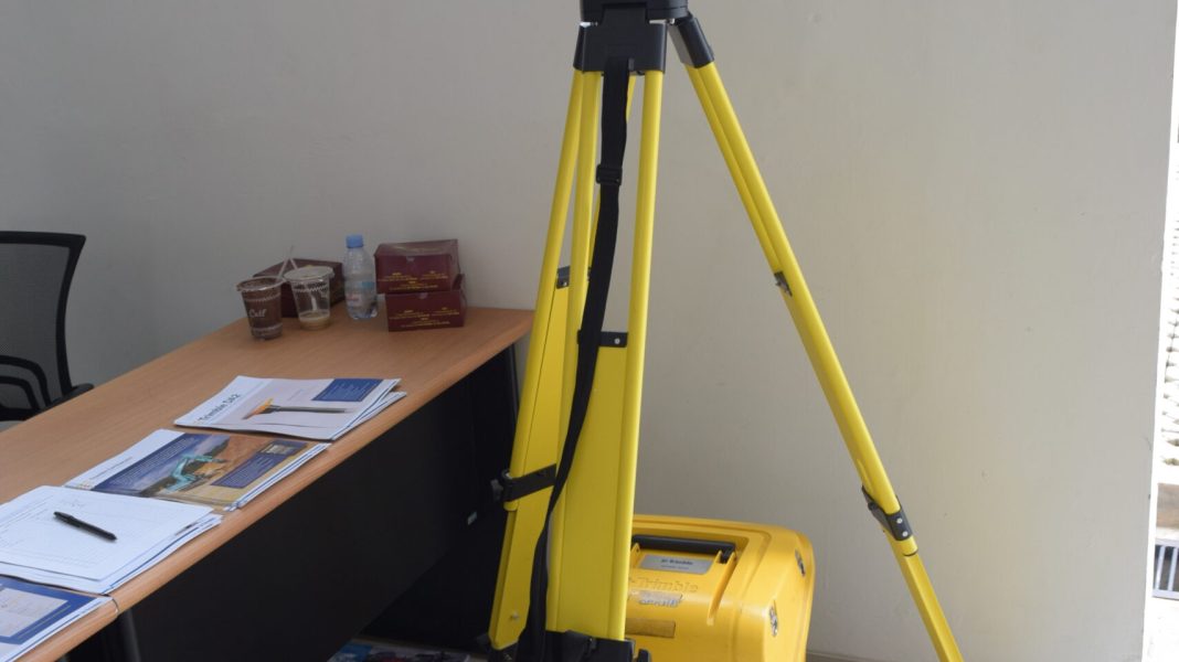 Trimble Total Station berfungsi dalam Pemetaan Kawasan. Dok : LINTAS/M. Alif Syahdila R