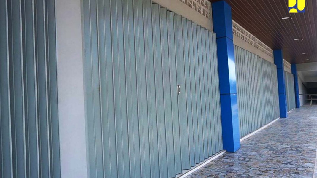 Deretan kios-kios di Pasar Tempe di Kabupaten Wajo, Sulawesi Selatan, yang masih belum ditempati. | Dok. Kementerian PUPR