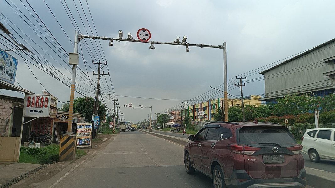 Alat WIM untuk mengetahui kendaraan ODOL pada jalan raya. Foto : Majalah Lintas/ M. Alif Syahdila R