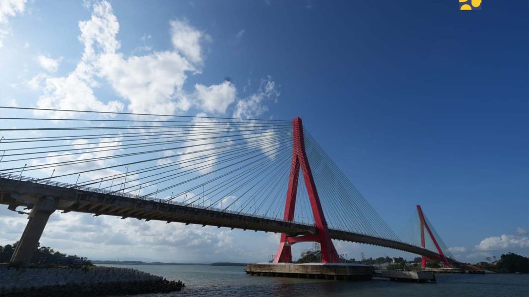 Penampakan Jembatan Pulau Balang dari bawah, Minggu (28/7/2024). | Dok. Kementerian PUPR
