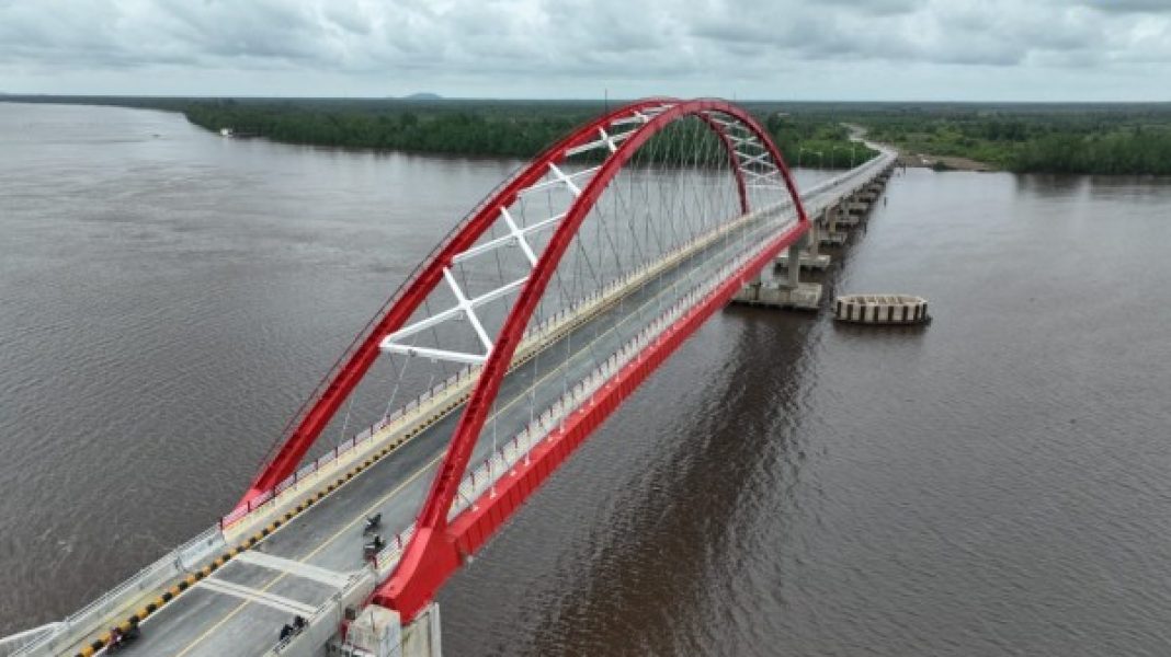 Jembatan Sungai Sambas Besar di Kabupaten Sambas, Provinsi Kalimantan Barat. /Dok. Kementerian PU
