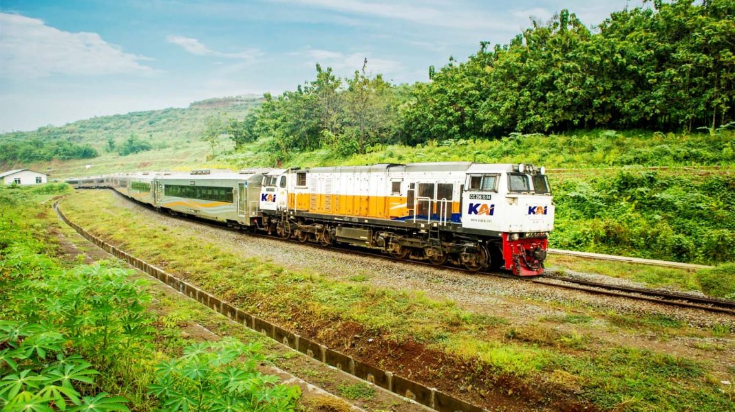 Kereta Api Jarak Jauh. | Foto: KAI