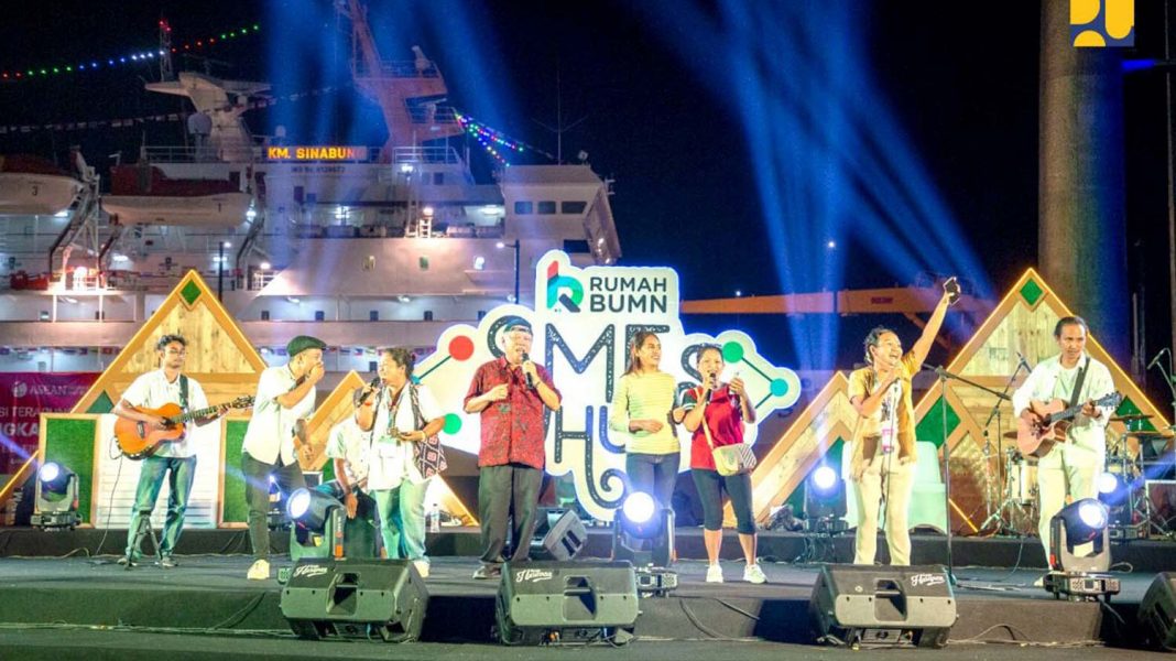 Menteri Basuki bernyanyi di rangkaian acara menjelang KTT ASEAN 2023 Labuan Bajo