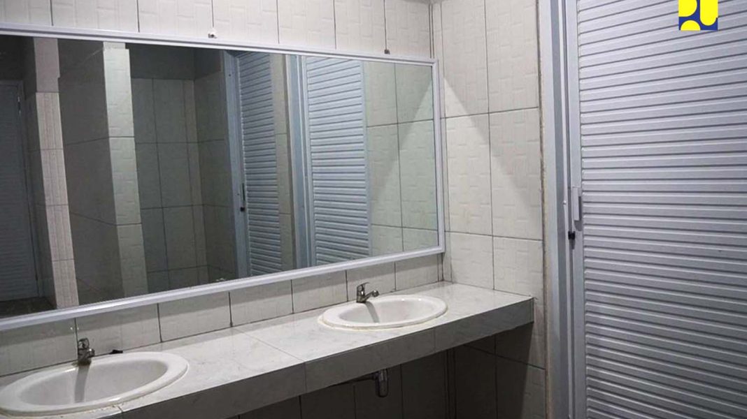 Penampakan toilet yang bersih dan rapi di Pasar Tempe di Wajo Sulawesi Selatan. | Dok. Kementerian PUPR