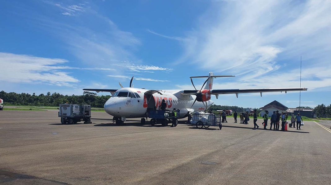 Pesawat Wings Air tiba di Bandara Binaka Gunungsitoli, Jumat (13/9/2024). | Dok. majalalintas.com/HRZ