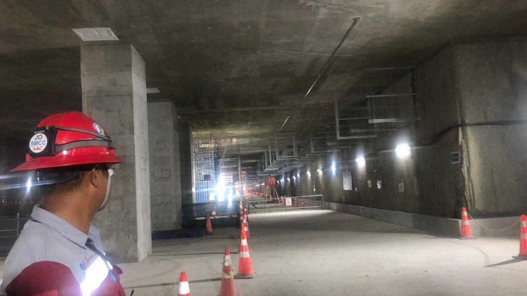 Stasiun Kota MRT Jakarta dirancang memiliki tiga lantai dengan kedalaman sekitar 22 meter dari permukaan tanah. Lantai terbawah (B-3) akan difungsikan sebagai platform atau peron untuk kereta yang datang dari arah selatan dan kembali ke utara. Progress pengerjaan fase 2 segmen Glodok-Kota, pada Selasa (17/12/2024). Lintas/Rochimawati