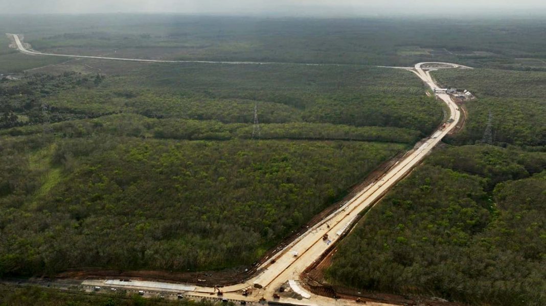 Ilustrasi: Foto udara ruas jalan Tol Kuala Tanjung-Tebing Tinggi-Parapat. Pembangunan jalan, termasuk jalan tol, harus dilakukan secara berkelanjutan.  | Dokumentasi Kementerian PUPR