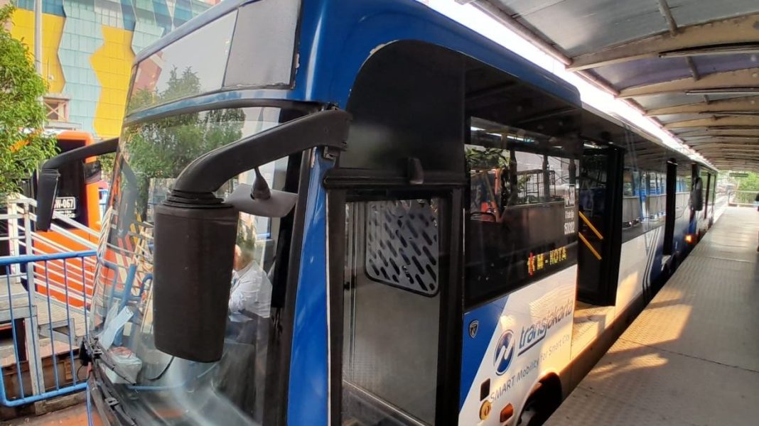 Bus TransJakarta. | MajalahLintas/Agustinus Mendrofa