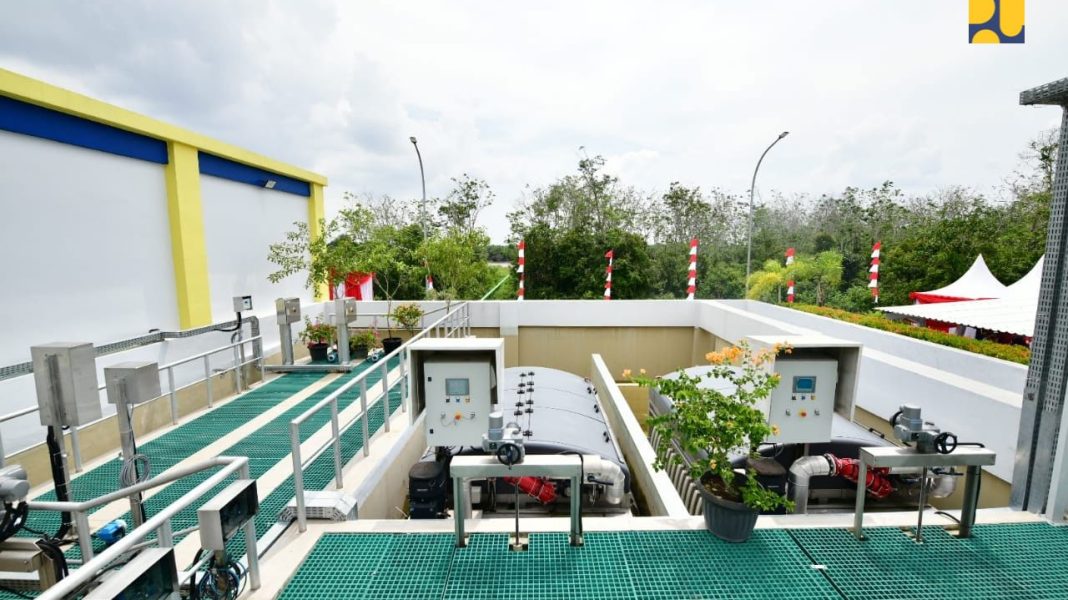 SPALD-T ini mulai dikerjakan pada 2020 dan menelan biaya Rp 902 miliar, yang bersumber dari APBD, APBN, dan Bank Pembangunan Asia. Presiden Jokowi meresmikan SPALD-T Bambu Kuning ini pada Jumat (31/5/2024). | Dok. Kementerian PUPR