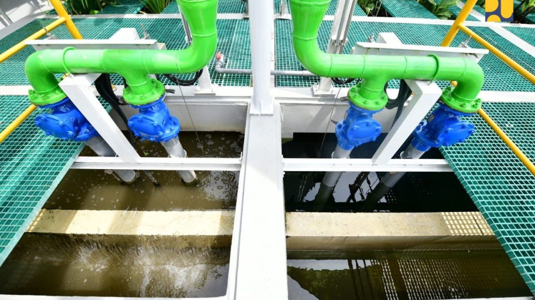 SPALD-T Bambu Kuning di Kota Pekanbaru memiliki kapasitas 8.000 m3/hari dengan jaringan perpipaan untuk masuk rumah tangga mencapai 11.000 sambungan rumah (SR). Presiden Jokowi pada Jumat (31/5/2024) meresmikan SPALD-T ini. | Dok. Kementerian PUPR