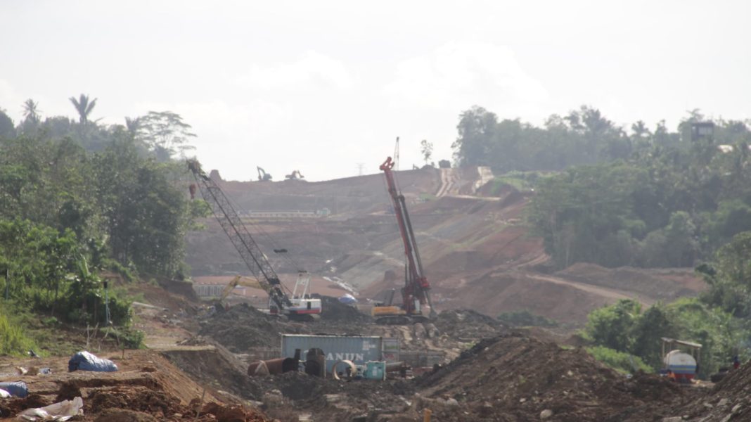 Proyek pembangunan Tol Serang - Panimbang Seksi III. Majalah Lintas/M. Alif Syahdila R