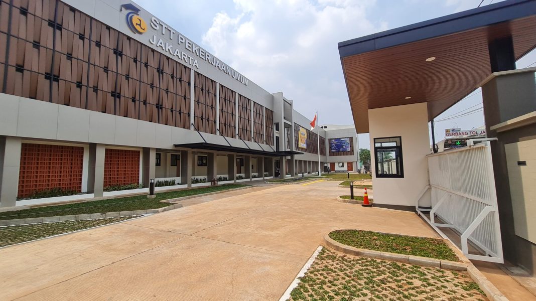 Halaman depan Kampus STT PU Jakarta. Dok. Lintas/M. Alif Syahdila R